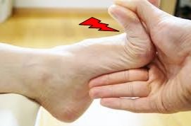 足の親指の付け根が痛い 強剛母趾