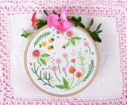 無料の刺繍図案 バラなどの花