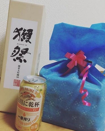 銀婚式プレゼント 子どもから両親へ ビールと獺祭