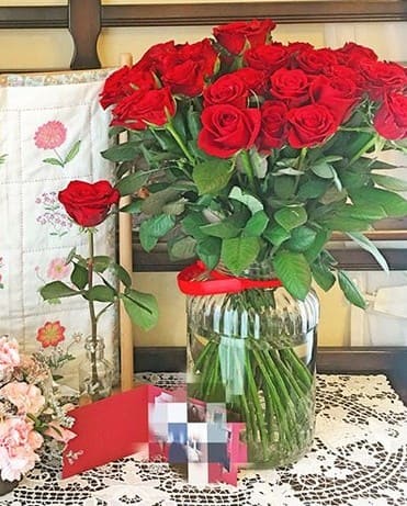 銀婚式プレゼント 夫から妻へ 40本のバラの花束のサプライズ
