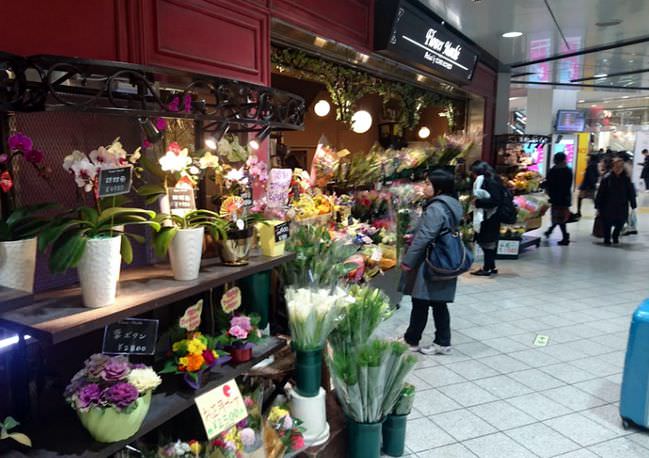 フラワーマルシェ 新宿西口店 バラの値段